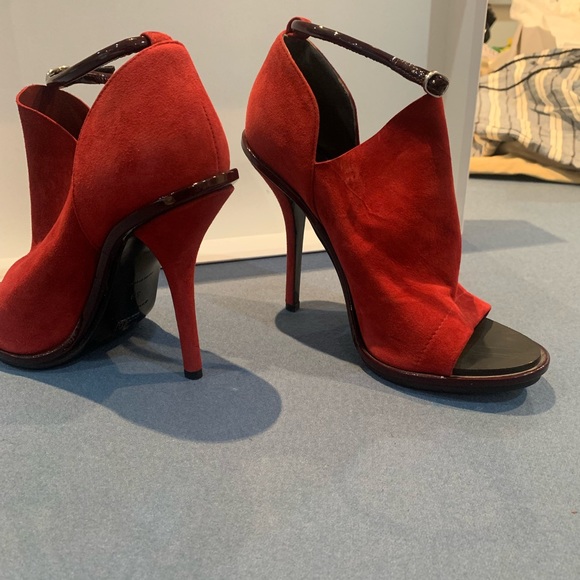 Red Cover Up Balenciagas - Picture 4 of 4